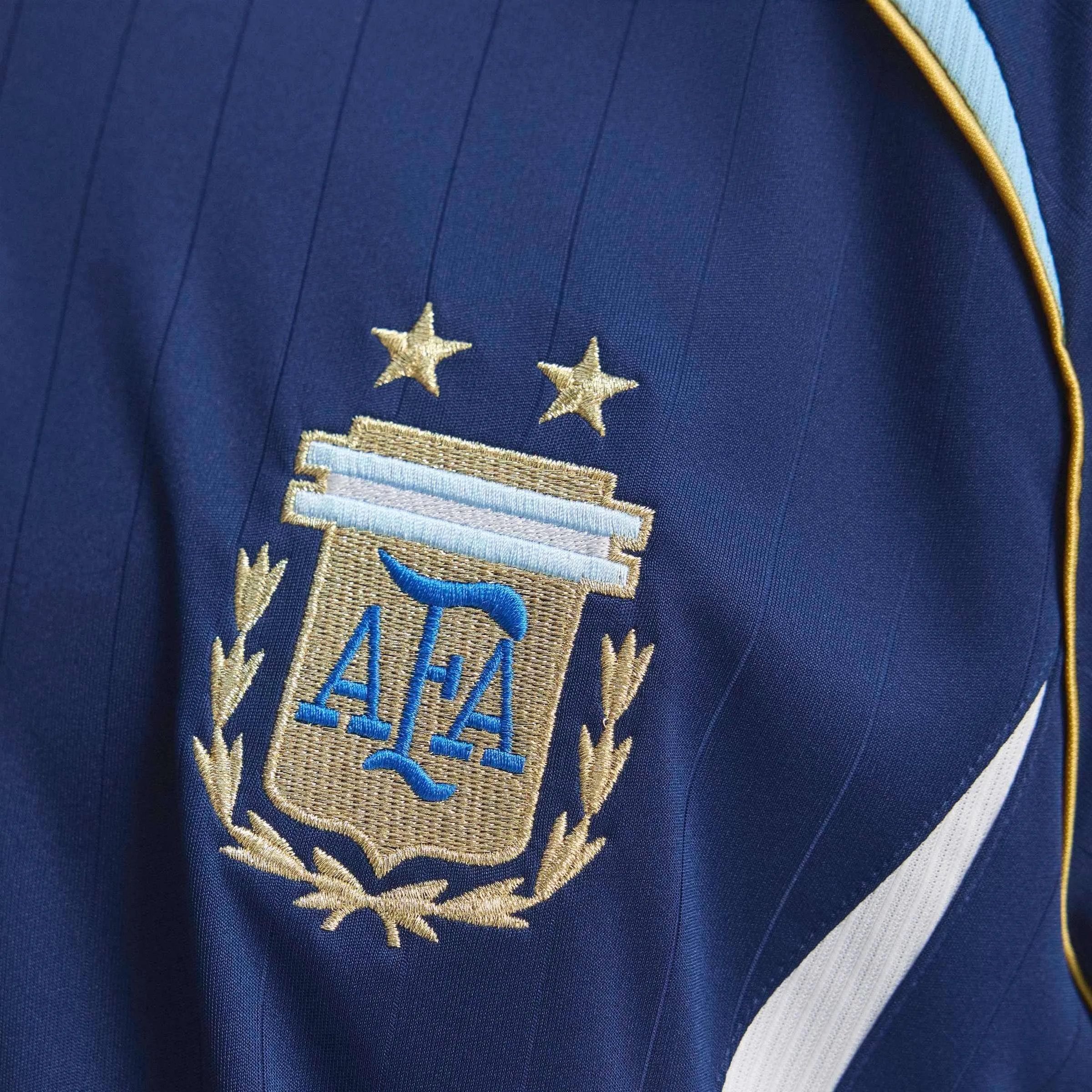 adidas 2006 Argentina Men's Retro Stadium Away Messi #19 Soccer Jersey - Image 10