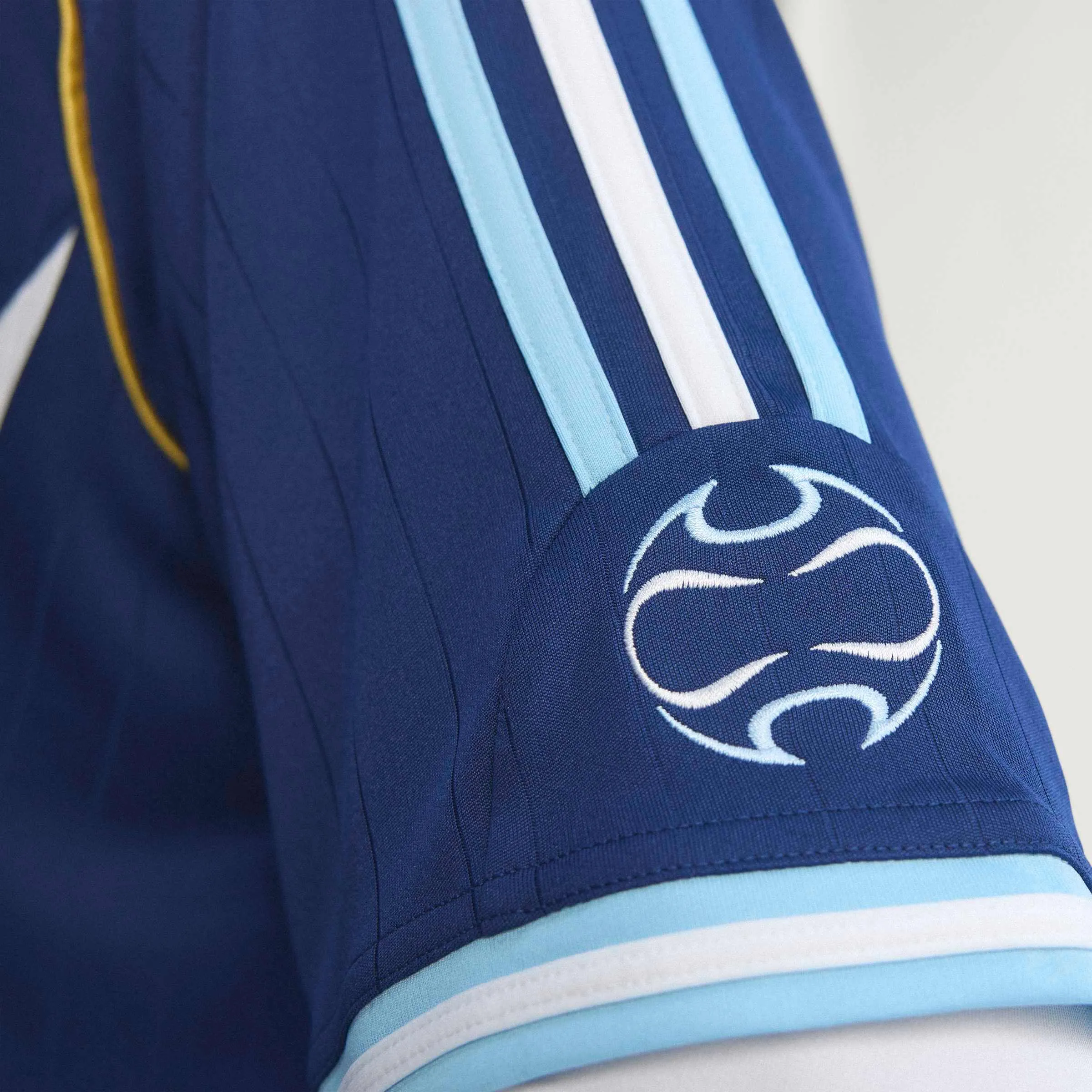 adidas 2006 Argentina Men's Retro Stadium Away Messi #19 Soccer Jersey - Image 9
