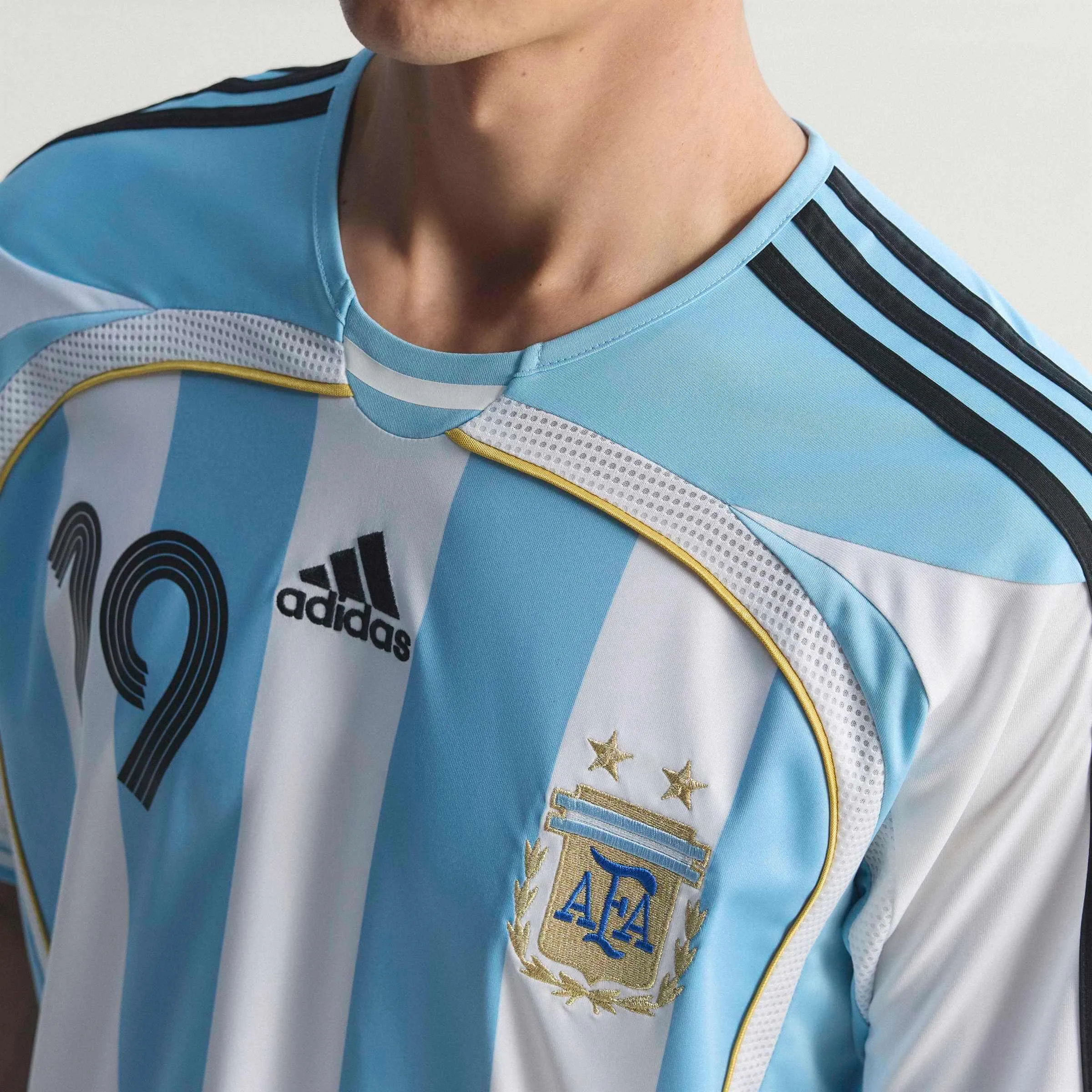 adidas 2006 Argentina Men's Retro Stadium Home Messi #19 Soccer Jersey - Image 8