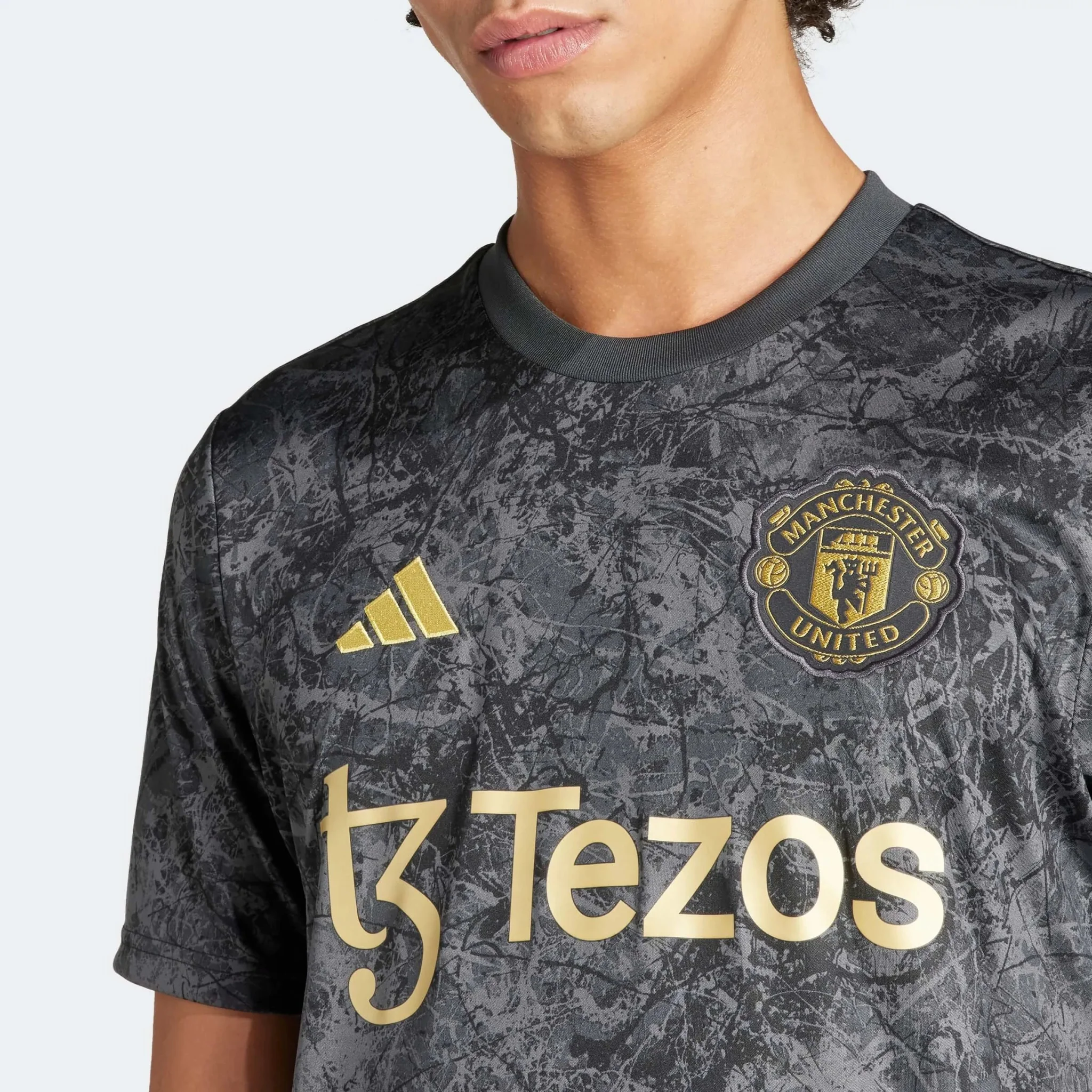 adidas 2023-24 Manchester United Men's SR Pre-Match Jersey - Image 5