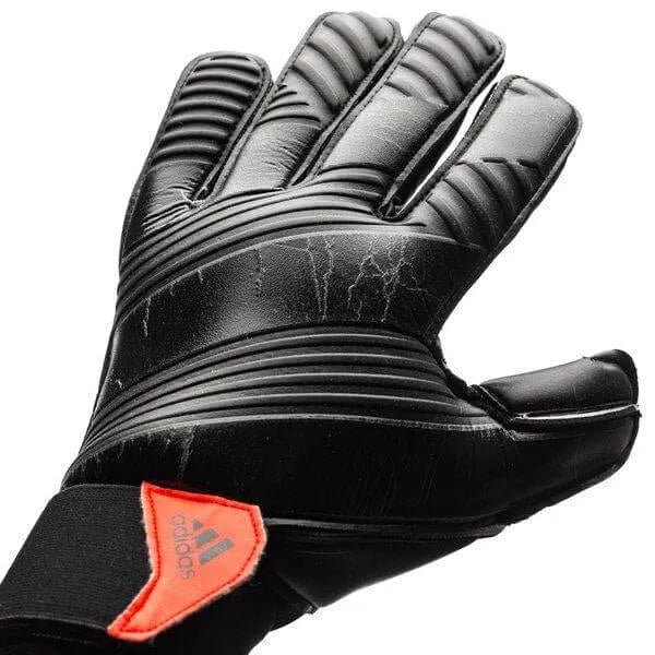 adidas Classic Pro Goalkeeper Gloves - Image 3