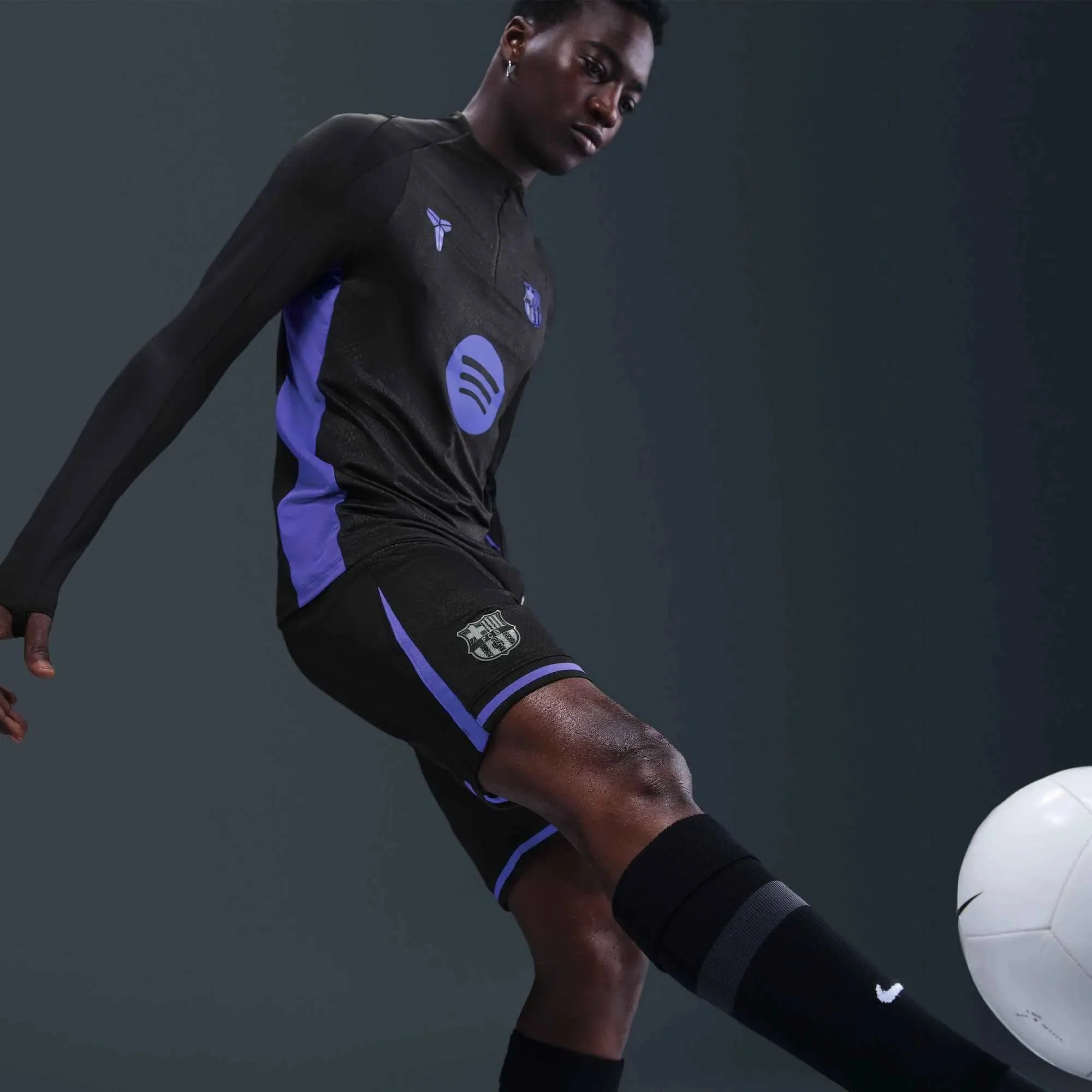 Nike 2025-26 Barcelona Men's Stadium Away Shorts - Image 3