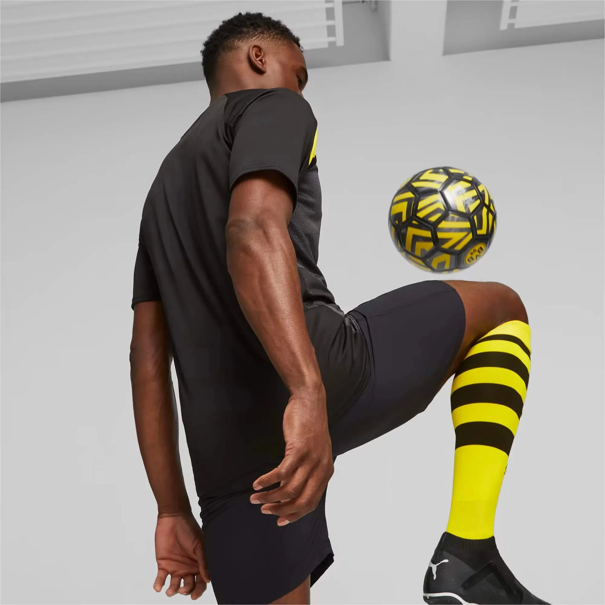 Puma 2023-24 Borussia Dortmund Men's Pre-Match Jersey - Image 4