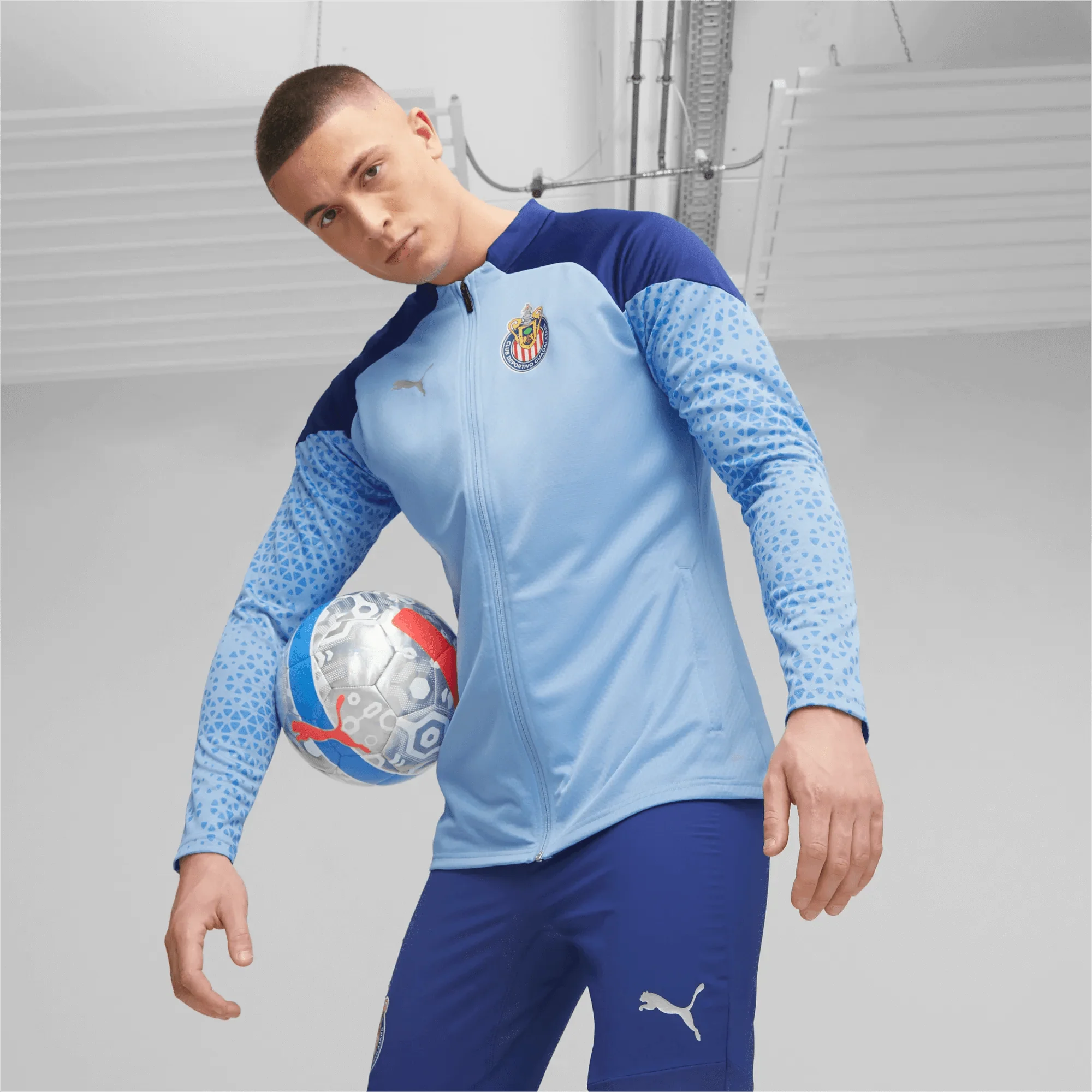 Puma 2023-24 Chivas Men's Training Jacket - Image 3