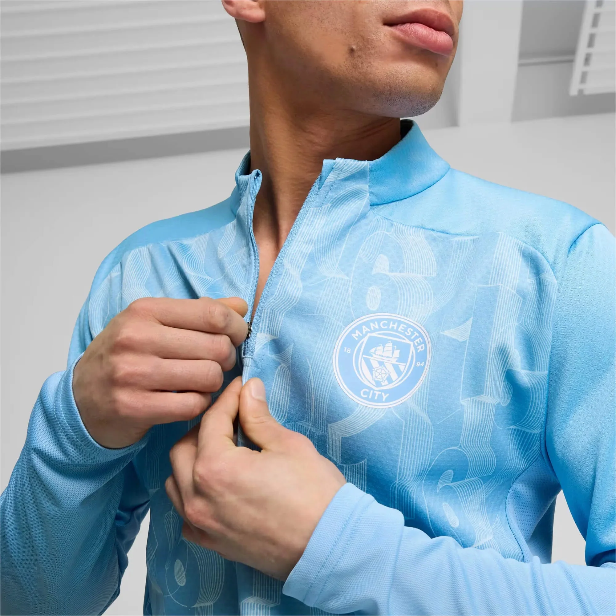 Puma 2024-25 Manchester City Men's Pre-Match 1/4 Zip Top - Image 4