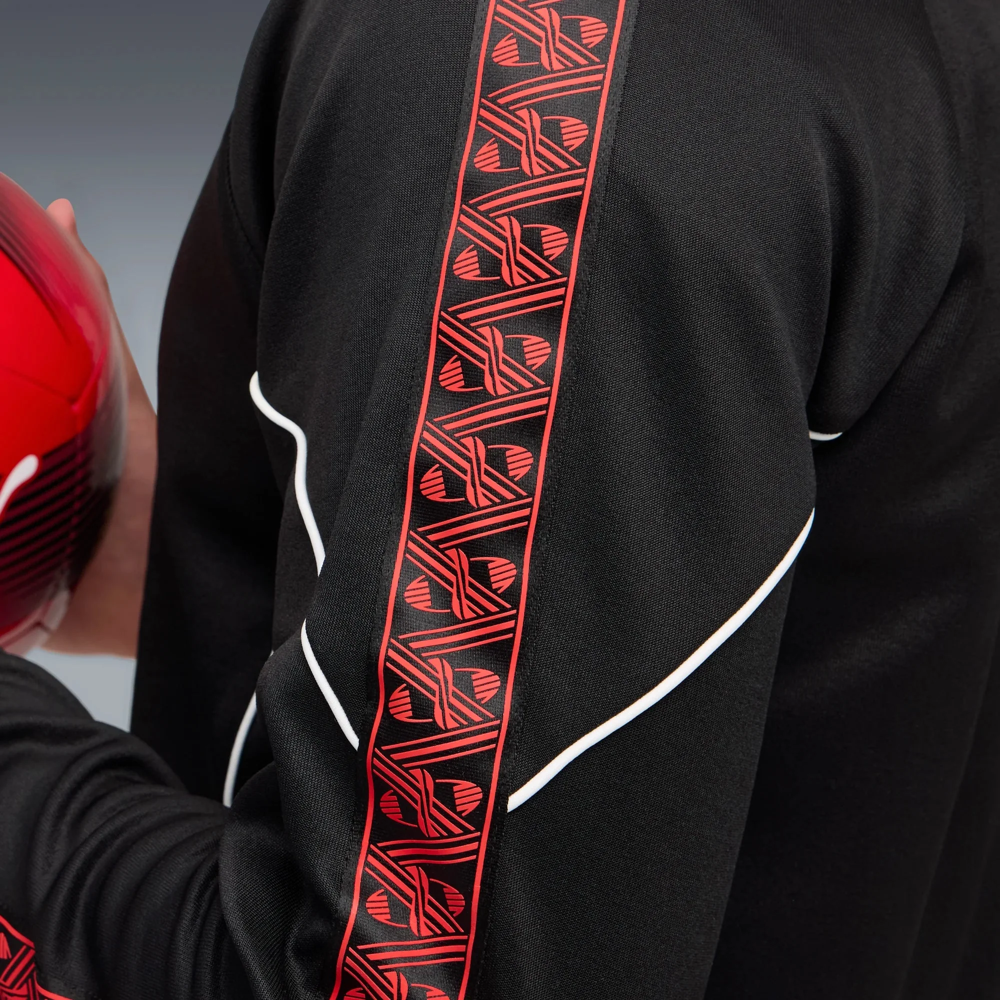 Puma 2025-26 AC Milan Men's KING Anthem Jacket - Image 12