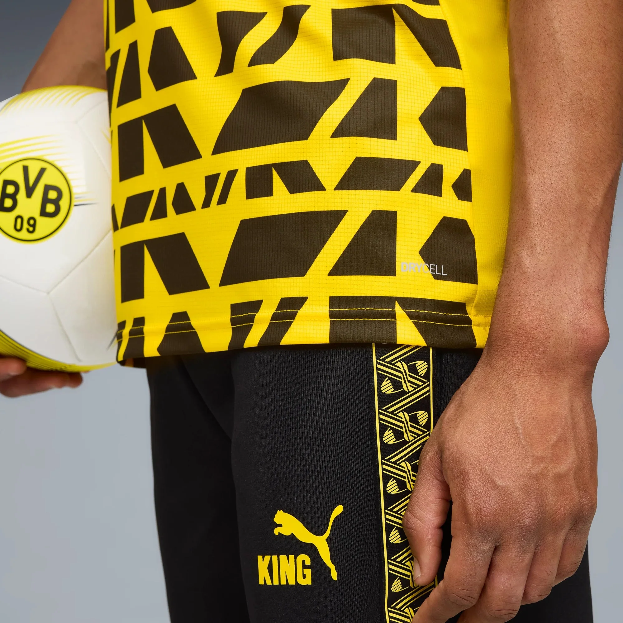 Puma 2025-26 Borussia Dortmund Men's Pre-Match Soccer Jersey - Image 6