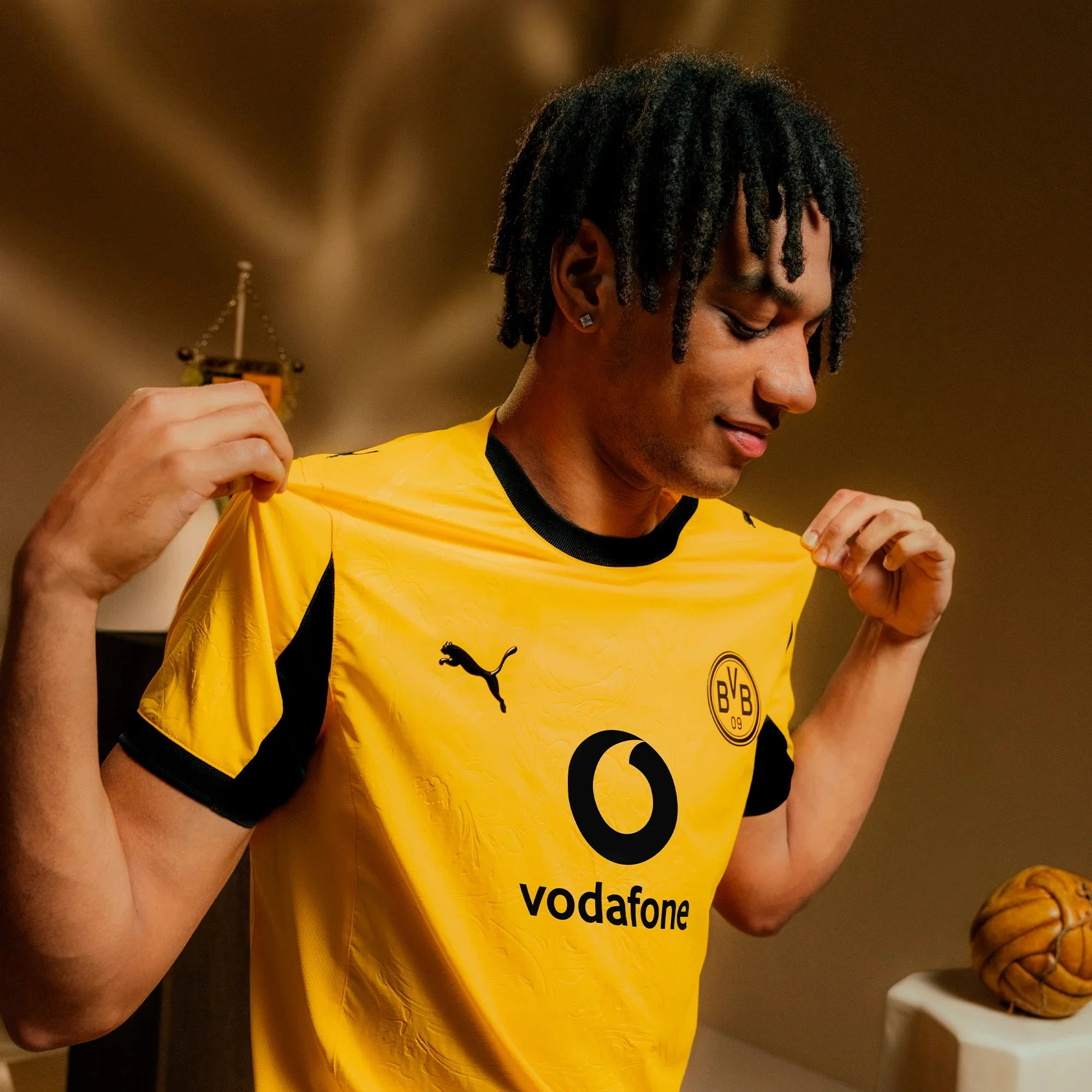 Puma 2025-26 Borussia Dortmund Men's Stadium Cup Soccer Jersey - Image 7