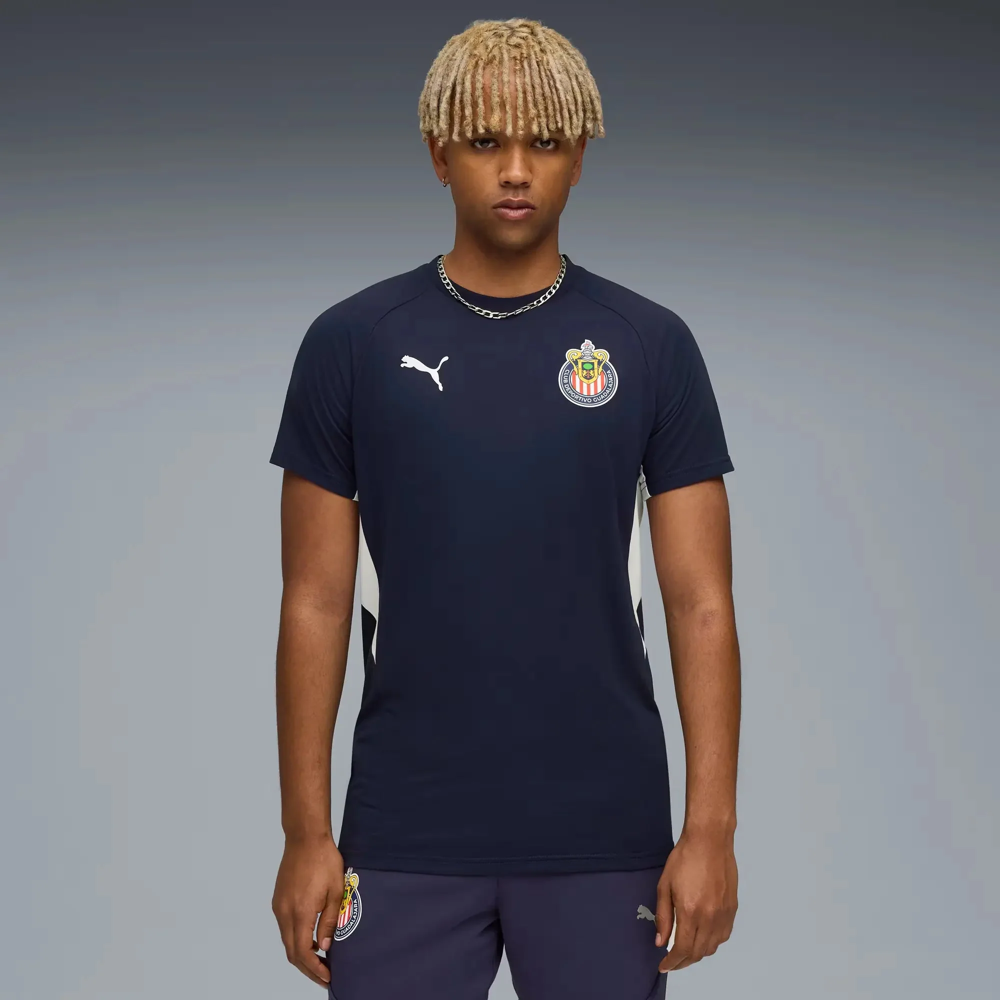 Puma 2025-26 Chivas Men's EVOSTRIPE Tee - Image 3