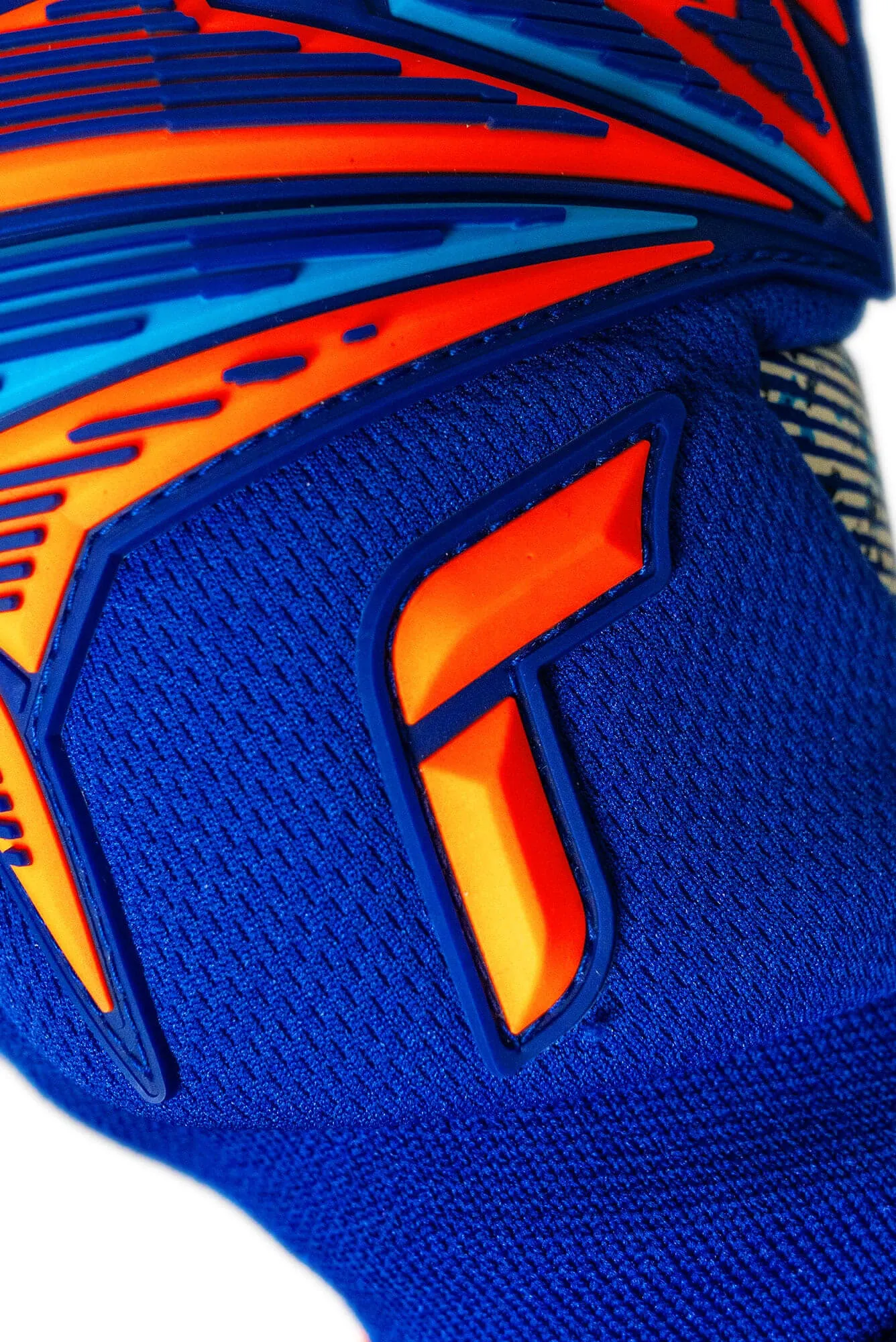 Reusch Attrakt Freegel Fusion Goaliator Goalkeeper Gloves - Image 6