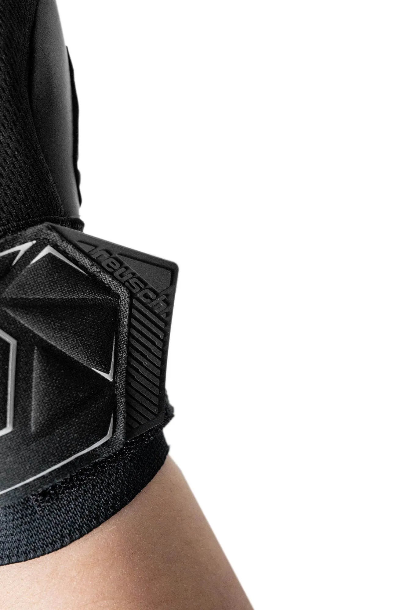 Reusch Attrakt Freegel Infinity Finger Support Goalkeeper Gloves - Image 8