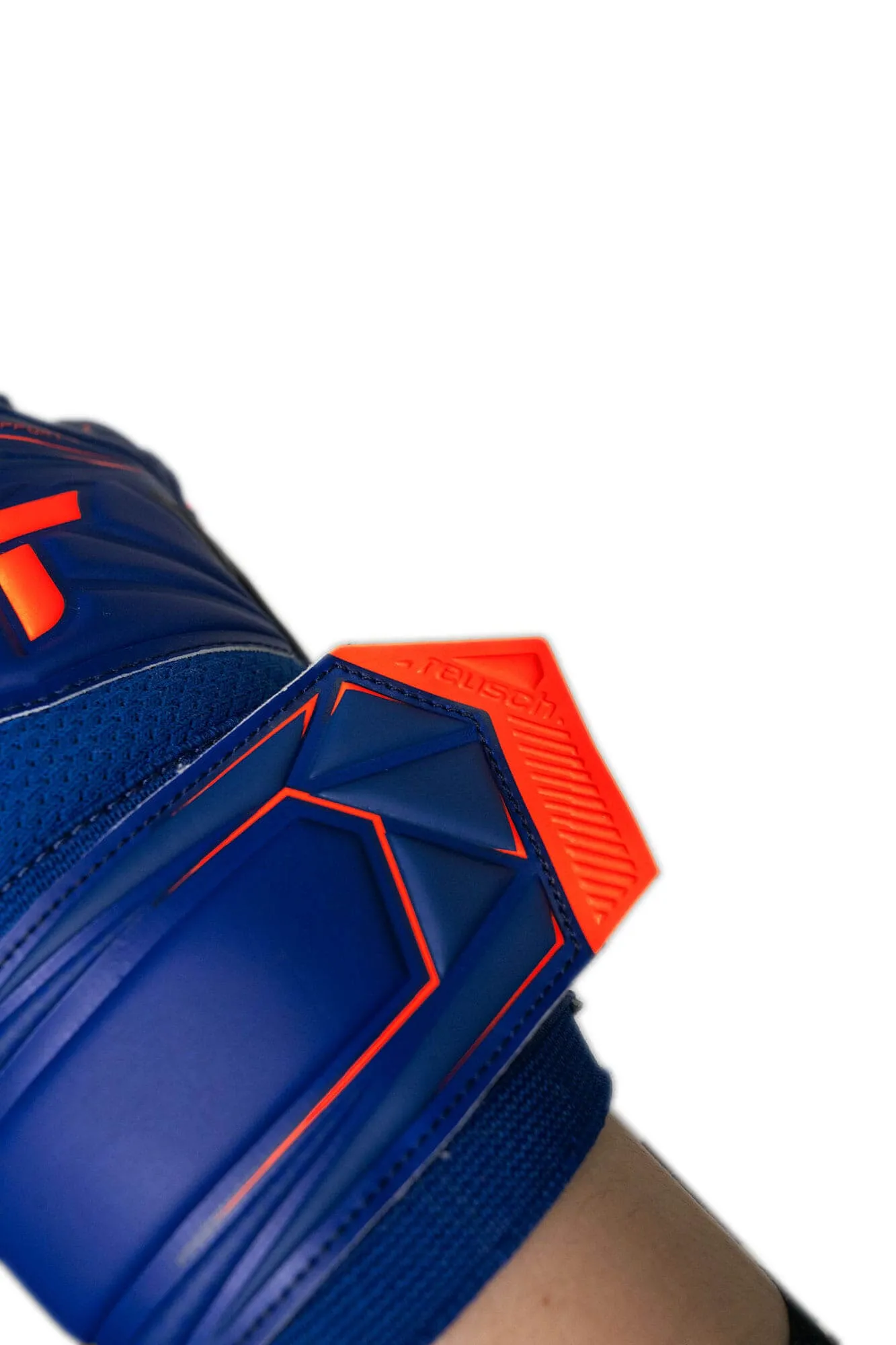 Reusch Attrakt Infinity Finger Support Goalkeeper Gloves - Image 8