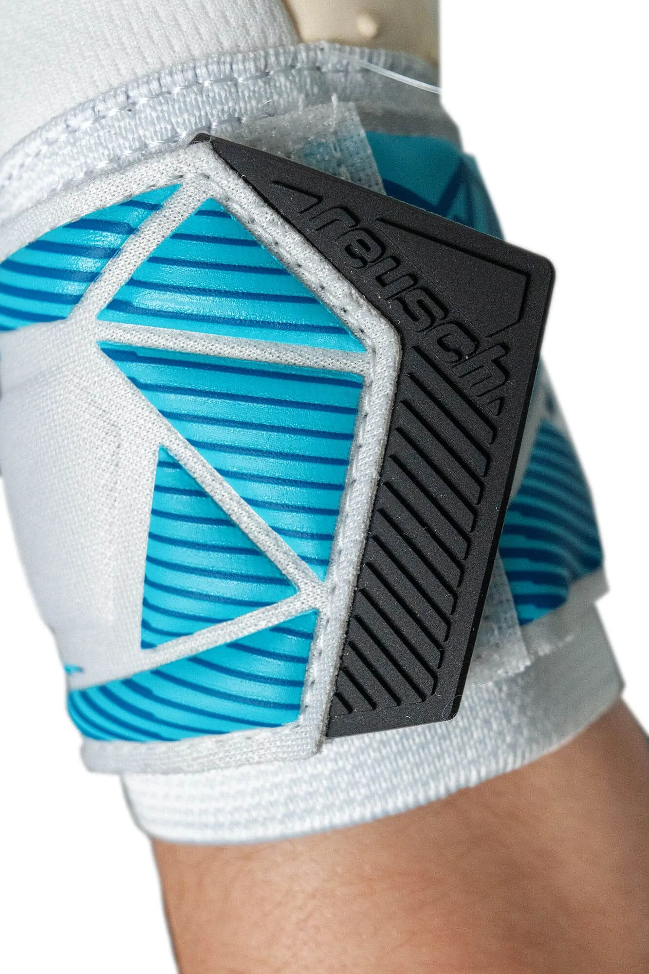Reusch Attrakt Speedbump Goalkeeper Gloves - Image 7