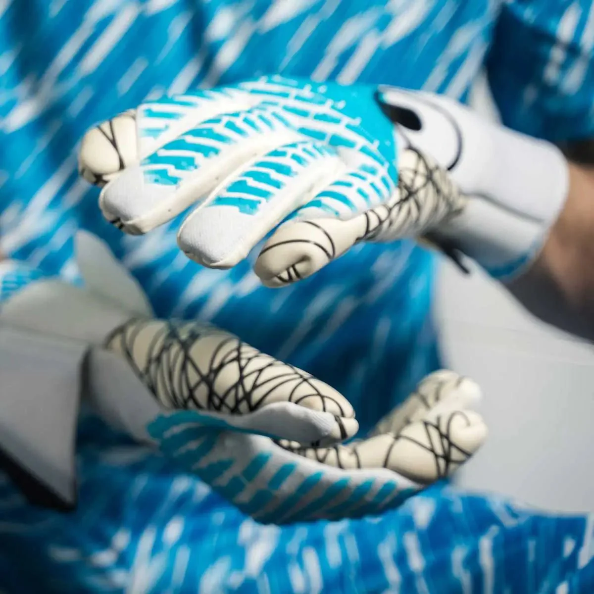 Uhlsport Cybertec Ultragrip HN Goalkeeper Gloves - Image 13