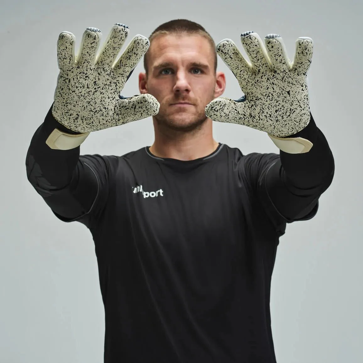 Uhlsport Supergrip+ HN Goalkeeper Gloves - Image 4
