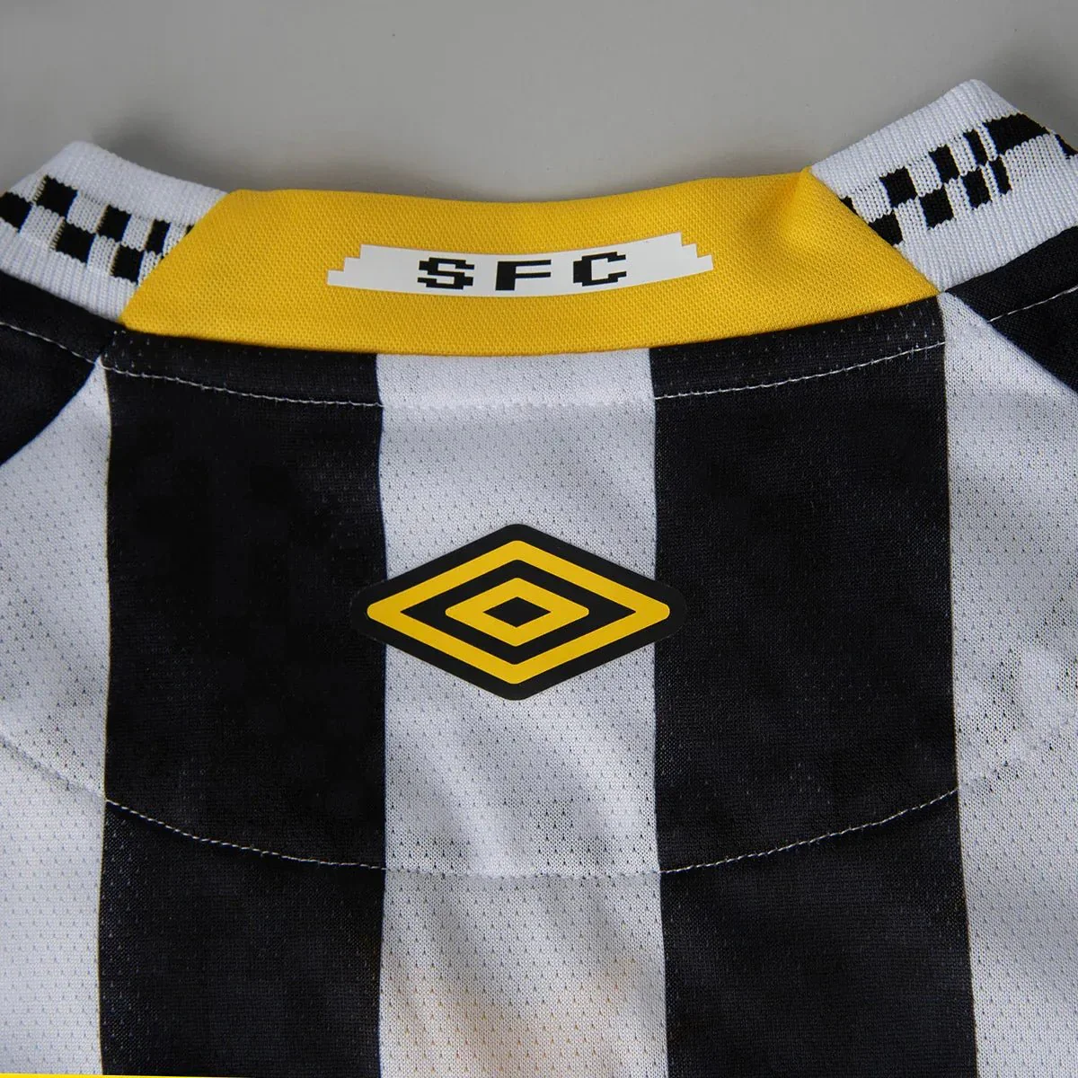 Umbro 2025-26 Santos Men's Stadium Away Soccer Jersey - Image 5